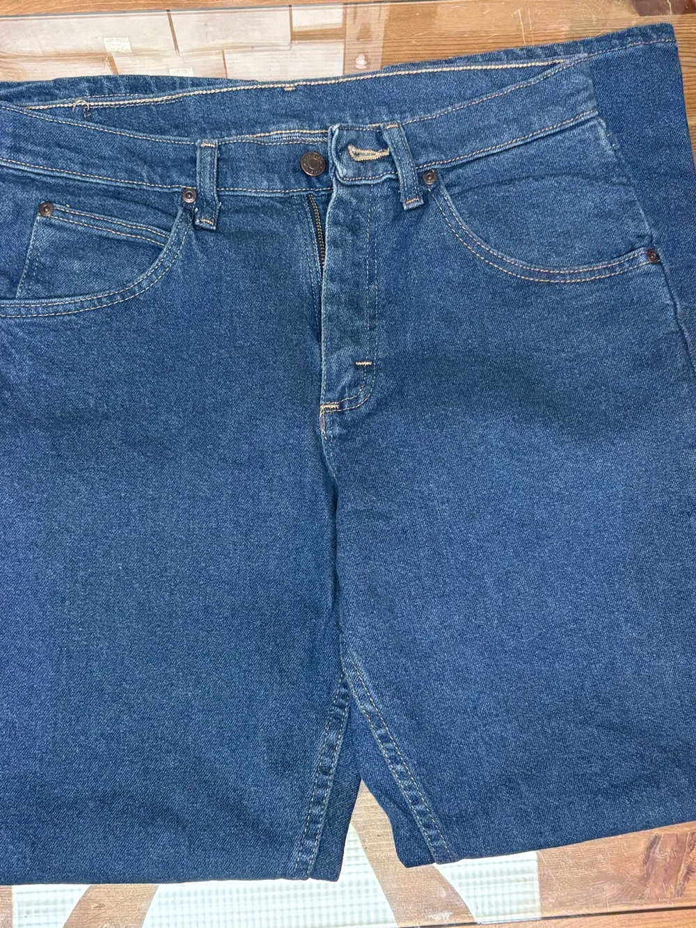 Wrangler Men's Classic Blue Relaxed Fit Jeans